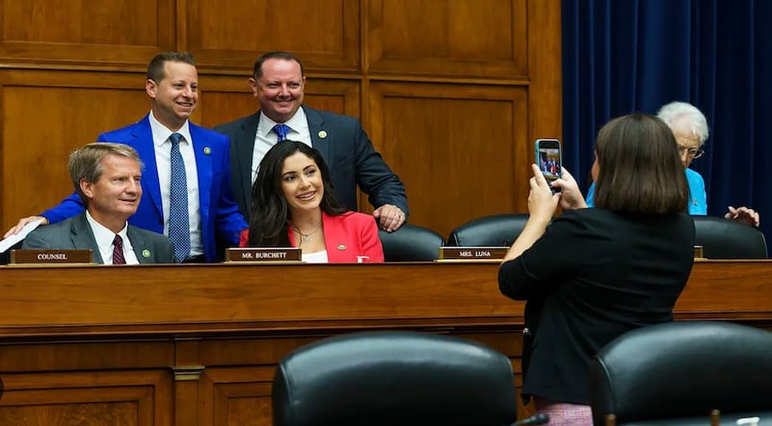 Lawmakers Demand Subpoena Power to Investigate UFOs